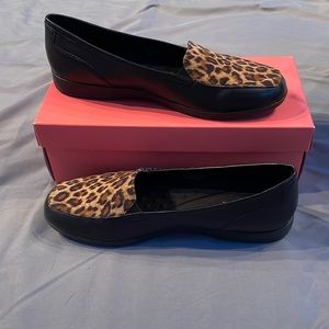 Easy Spirit Devitt black with cheetah print size 10
